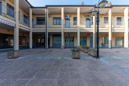 Foto Ufficio in Via Alessandro Manzoni, Buccinasco Romano Banco di 55 m²