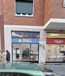 Foto Locale commerciale in VIA RUBENS, Milano San Siro di 48 m² in vendita