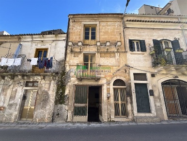 Foto Casa indipendente in Via Tirella, Modica Modica Bassa di 168 m²