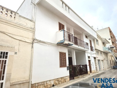 Foto Casa indipendente in Via Trento, Adelfia di 163 m² con 4 locali