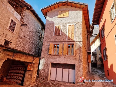 Foto Appartamento in Vicolo Griffi, Losine Centro di 73 m² con 3 locali