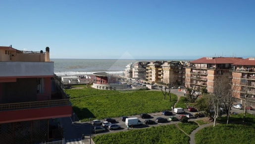 Foto Appartamento in Via Della Corazzata, Roma di 140 m² con 4 locali