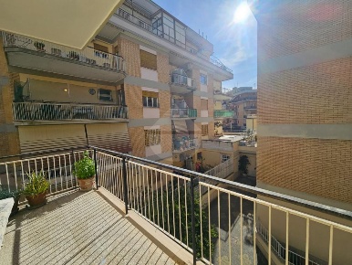 Foto Appartamento in Via Francesco Nerli, Roma di 70 m² con 2 locali