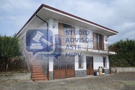 Foto Villa unifamiliare a Pietra Marazzi Centro di 201 m² con 8 locali