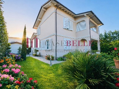 Foto Case indipendenti a Forte dei Marmi Caranna di 180 m² con 6 locali