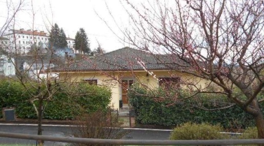 Foto Villa unifamiliare a Mornese Centro di 263 m² con 5 locali in vendita