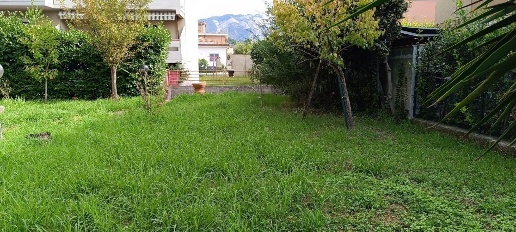 Foto Appartamento a Carrara Avenza di 150 m² con 6 locali in vendita