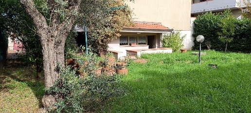 Foto Appartamento a Carrara Avenza di 150 m² con 6 locali in vendita