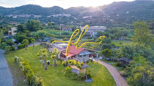 Foto Villa unifamiliare a Rio Rio Marina di 240 m² con 10 locali in vendita