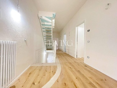 Foto Appartamento a Lucca Piazza Napoleone - San Michele di 180 m²