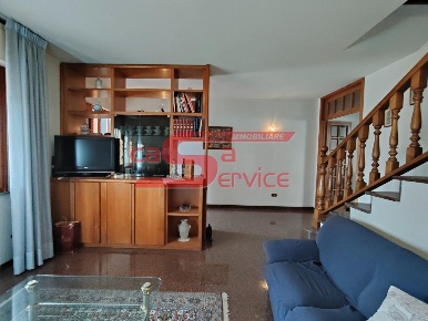 Foto Villa a schiera a Pieve a Nievole Centro di 130 m² con 7 locali