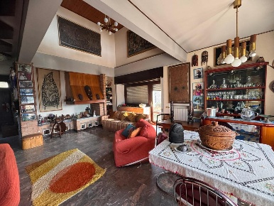 Foto Villa unifamiliare a Monticiano Centro di 240 m² con 12 locali