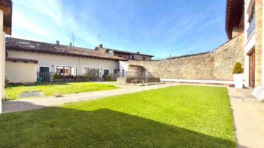 Foto Appartamento in Via Galliano, Passirano di 110 m² con 3 locali