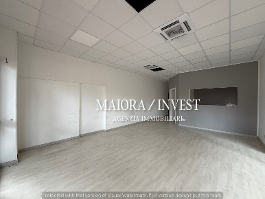 Foto Locale commerciale in Via Francesco Crucioli, Grottammare Centro