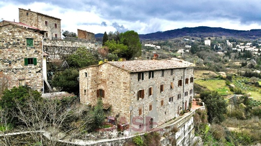 Foto Appartamento in Via del Poggiarello, Pomarance Montecerboli di 303 m²