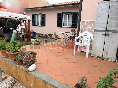 Foto Villa unifamiliare in Via Ombrosa 7, Livorno Ardenza di 120 m²