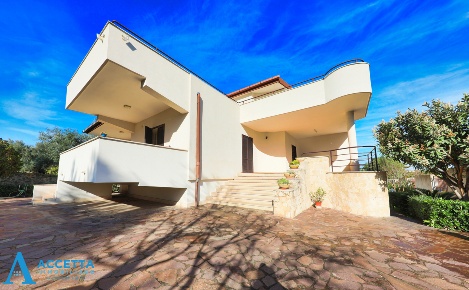 Foto Villa unifamiliare in Circonvallazione dei Fiori, Taranto di 315 m²
