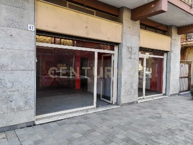 Foto Locale commerciale in Via Guglielmo Marconi 40, Gravina di Catania