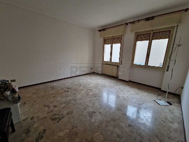 Foto Appartamento in Via Dulcia, Cremona Centro di 81 m² con 2 locali
