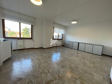 Foto Appartamento in Via Creta, Brescia Brescia Due di 211 m² con 6 locali