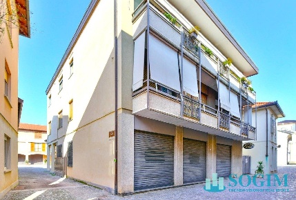 Foto Locale commerciale in via Vittorio Emanuele 14, Lazzate di 460 m²