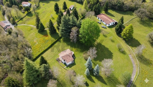 Foto Casa indipendente a Solto Collina di 350 m² con 3 locali in vendita