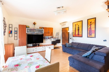 Foto Appartamento in Via Libertà 22, Carpiano di 101 m² con 3 locali