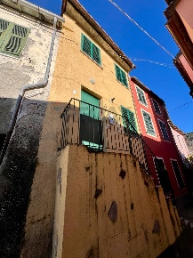 Foto Case semi ndipendenti in Via Cristoforo Colombo 7, Carrodano di 68 m²