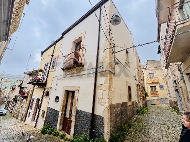 Foto Casa indipendente in via Spiteri 45, Scicli Centro di 65 m² in vendita