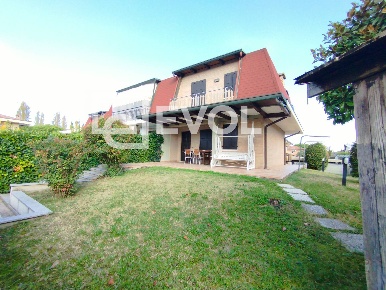 Foto Villa a schiera in viale Europa, Lignano Sabbiadoro Centro di 150 m²