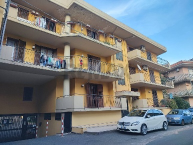 Foto Attico in via san Nicolò 117, Aci Catena Centro di 110 m² con 4 locali