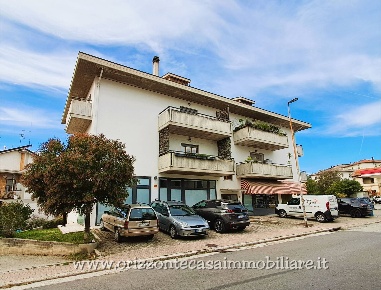 Foto Appartamento a Ascoli Piceno di 180 m² con 10 locali in vendita