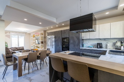 Foto Villa unifamiliare a Triuggio Tregasio di 240 m² con 3 locali