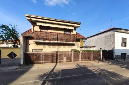 Foto Casa indipendente in via Gabriele D'Annunzio 23, Canegrate di 110 m²