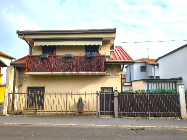 Foto Casa indipendente in via Gabriele D'Annunzio 23, Canegrate di 110 m²