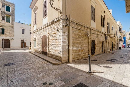 Foto Appartamento in Via Bellini 20, Trani di 330 m² con 7 locali