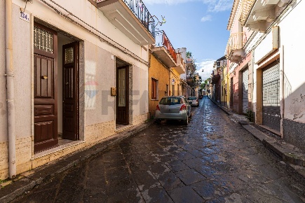 Foto Casa indipendente in VIA GENERALE CASCINO 134, Riposto Centro di 70 m²