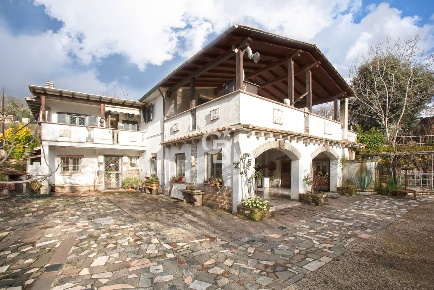 Foto Villa unifamiliare in Via Cassia Vetralla, Vetralla Centro di 262 m²