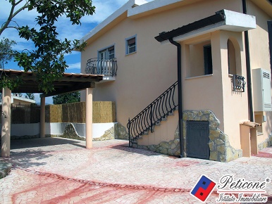 Foto Appartamento in via dello sparviero 30, Fondi di 125 m² con 5 locali