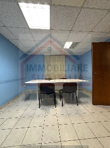 Foto Ufficio in via ripuaria, Giugliano in Campania Varcaturo di 120 m²