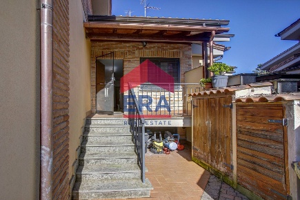 Foto Villa a schiera in Via Cremosano, Roma Dragona di 150 m² con 4 locali