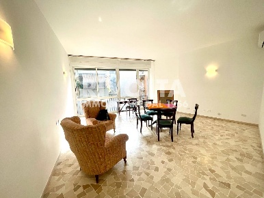 Foto Appartamento in Via Francesco Coletti, Roma di 110 m² con 3 locali