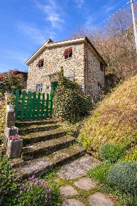 Foto Casa indipendente in Via Ferriere snc, Carrodano di 97 m² con 3 locali