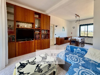 Foto Appartamento in Zona Poeti Alta, Loano Centro di 95 m² con 5 locali