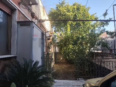 Foto Casa indipendente in Via Ferrante Imparato 195, Napoli di 80 m²