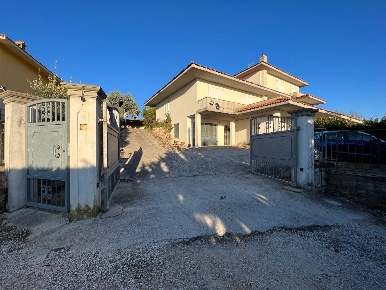 Foto Villa unifamiliare in C/DA BRECCETO, Ariano Irpino di 450 m²