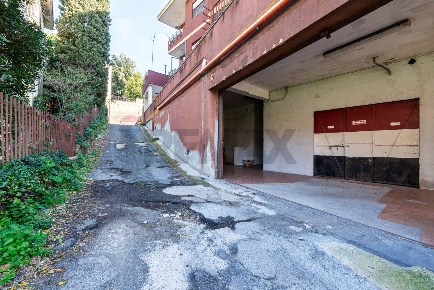 Foto Locale commerciale in Via Roncacci 1, Morlupo Centro di 520 m²