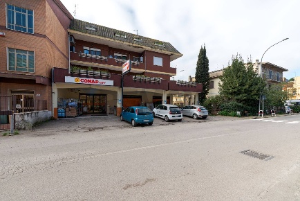 Foto Locale commerciale in Via Roncacci 1, Rignano Flaminio Centro