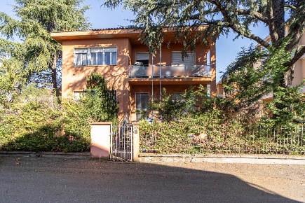 Foto Case semi ndipendenti a Parma San Lazzaro di 318 m² con 8 locali