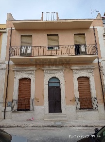 Foto Casa indipendente in Via Canova 4, Rosolini di 204 m² con 14 locali